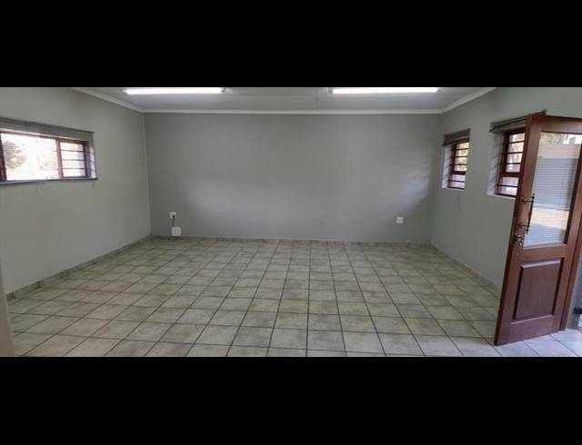 BUSINESS PROPERTY TO RENT IN LYNNWOOD GLEN